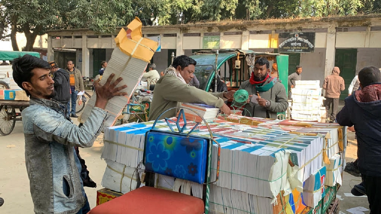 রাজশাহীতে প্রাথমিকের শতভাগ বই পৌঁছেছে