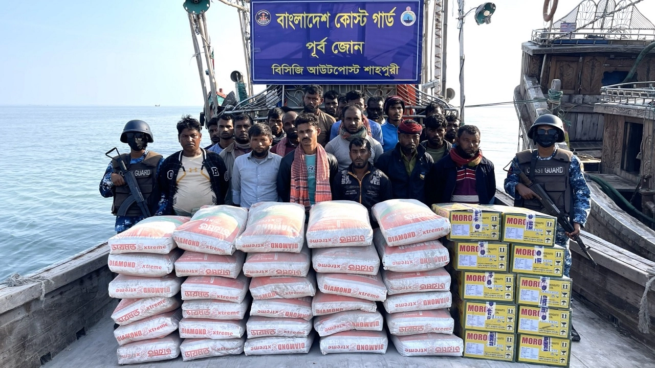 আটক পাচারকারী