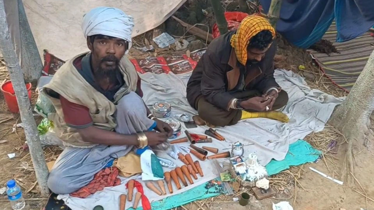 মাজারের ওরশে প্রকাশ্য মাদক সেবন ও জুয়া আসর