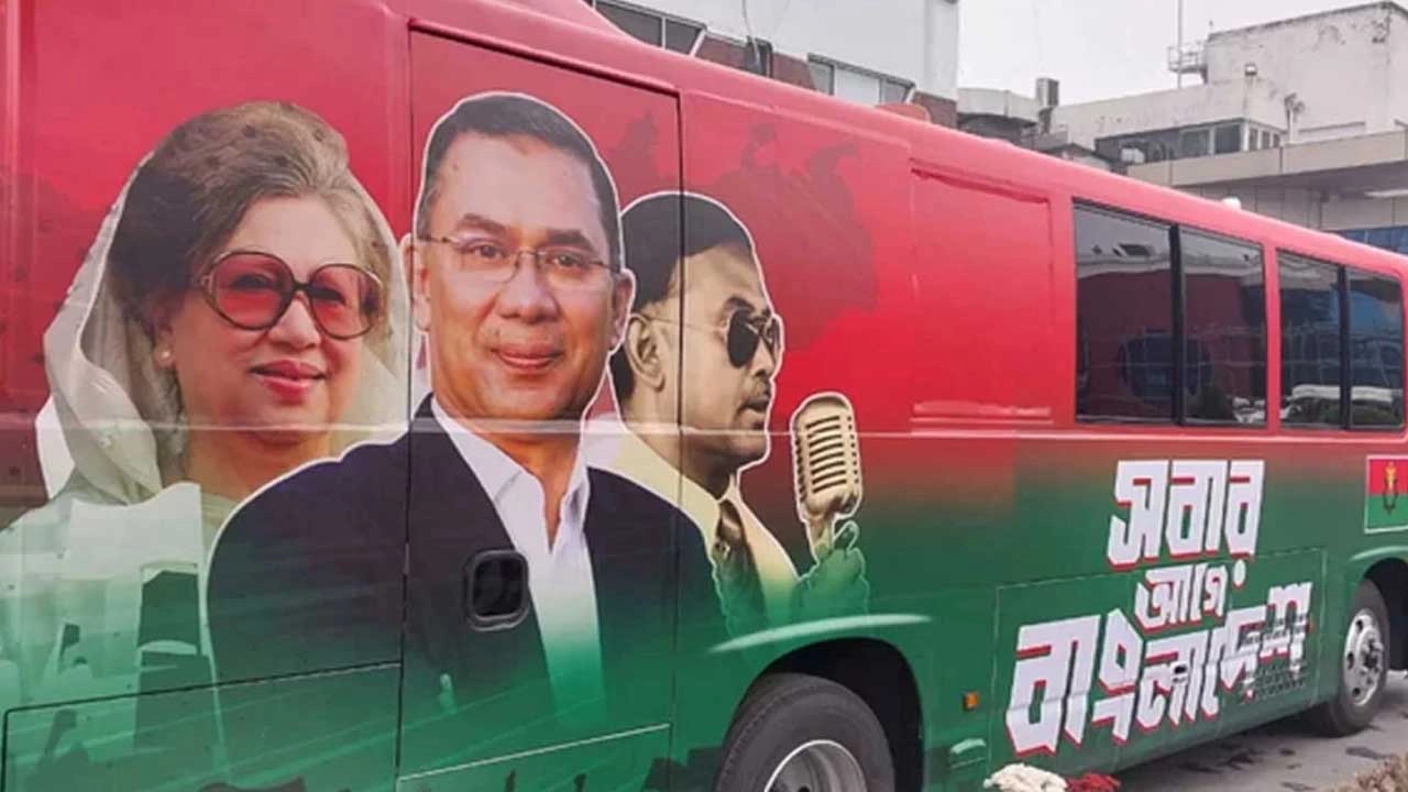 যে বাসে তারেক রহমান স্মৃতিসৌধে যাবেন