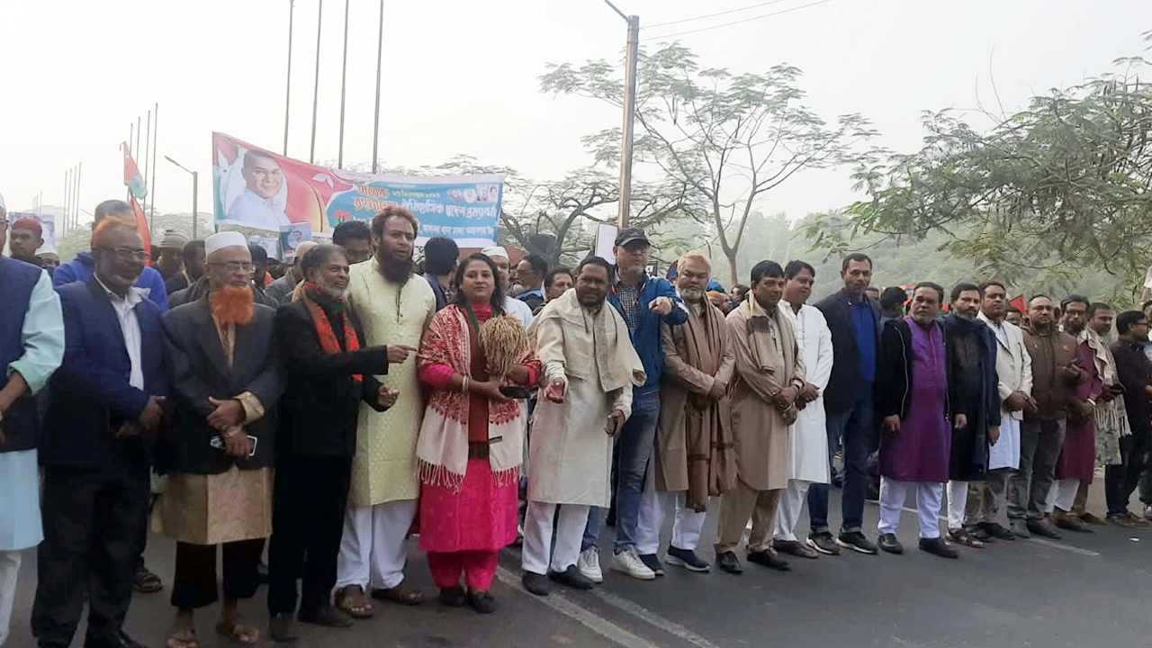 রাজধানীর জিয়া উদ্যান এলাকায় বিএনপির নেতাকর্মীদের ভিড়