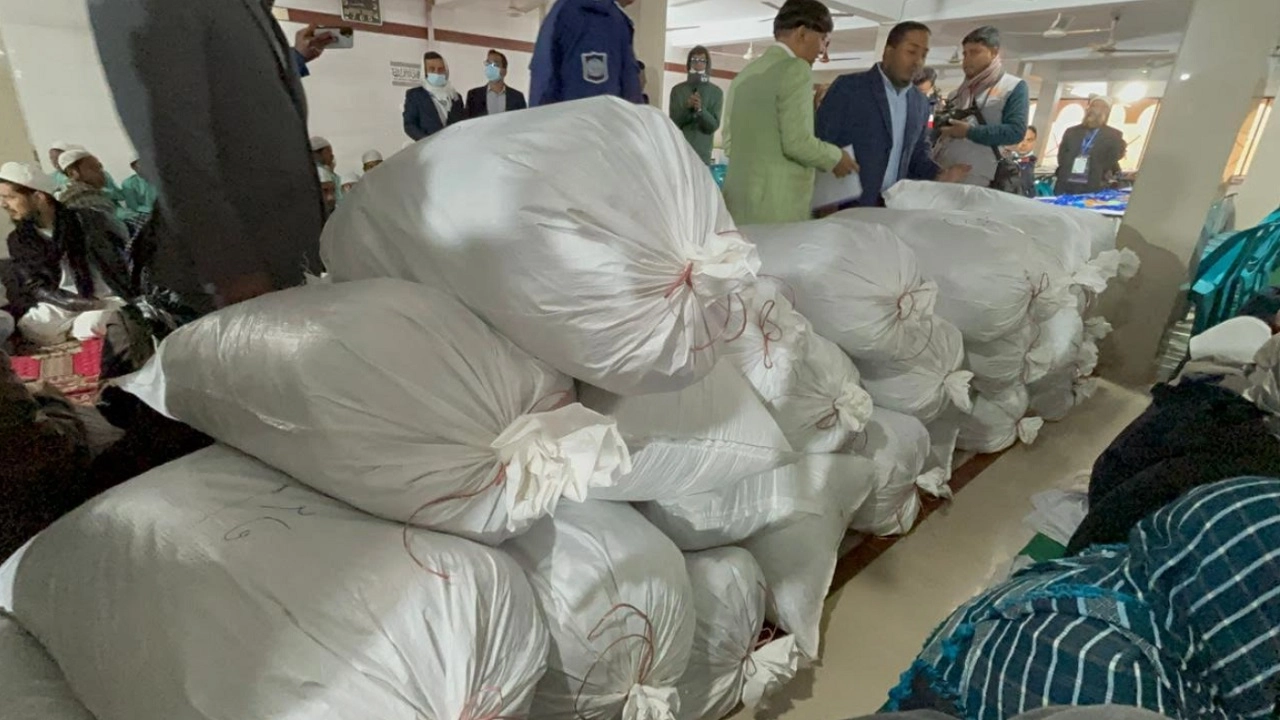 ৩৫ বস্তা টাকা