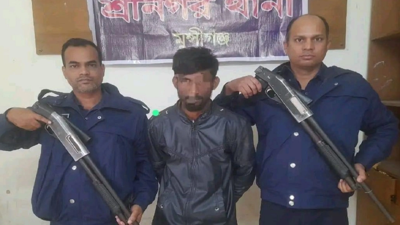 চালক মো: তুহিন শেখ (৩০)  গ্রেফতার