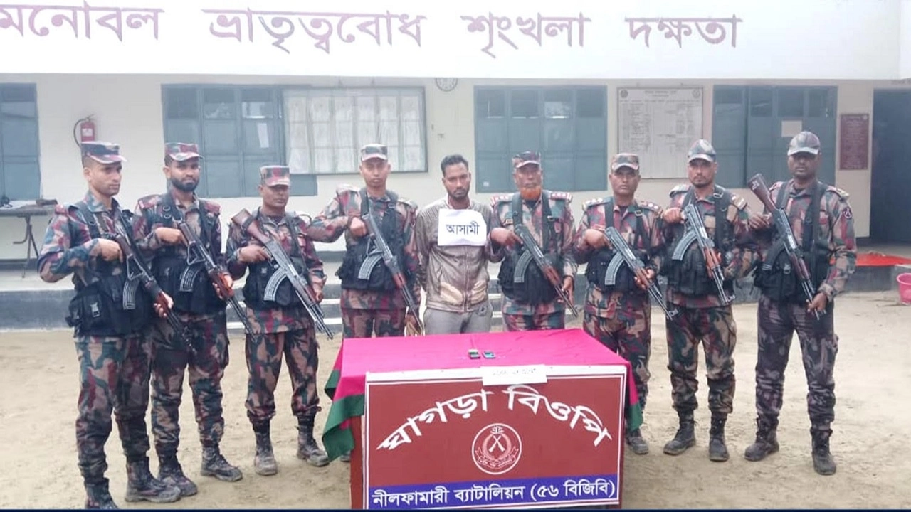 আটক ফিরোজ কামাল (২৯)