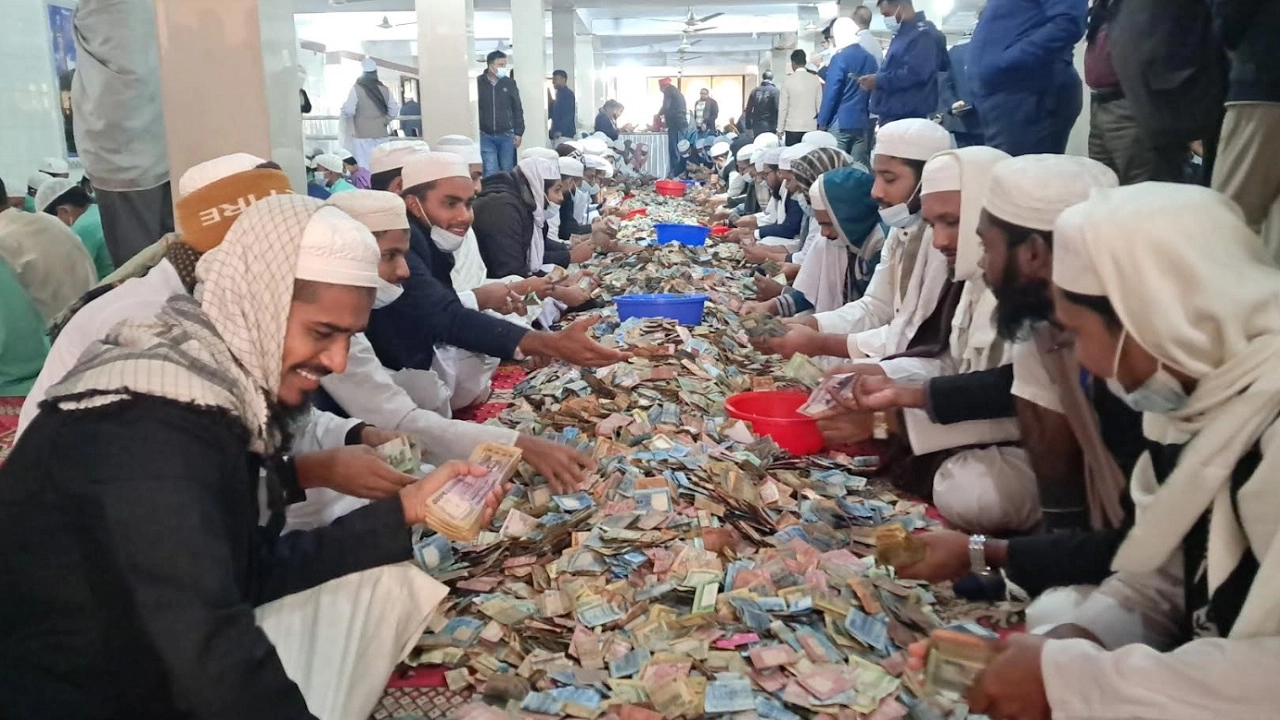 টাকা গণানা চলছে