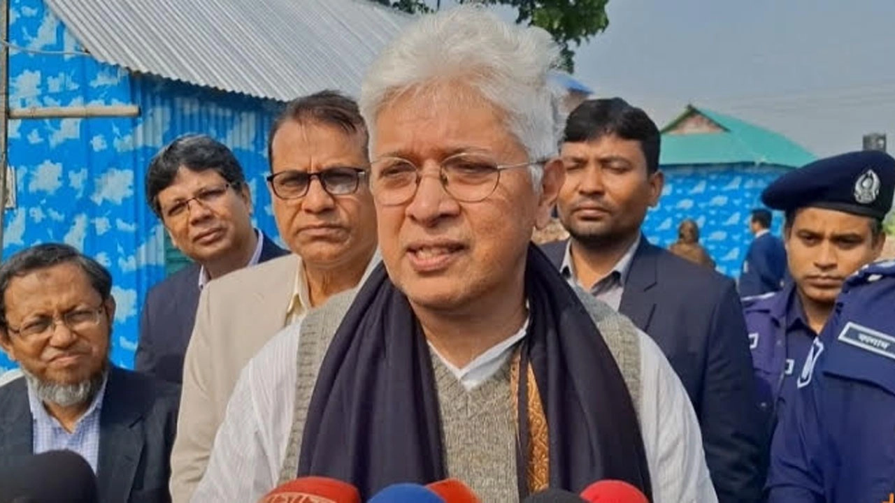 উপদেষ্টা আদিলুর রহমান খান।