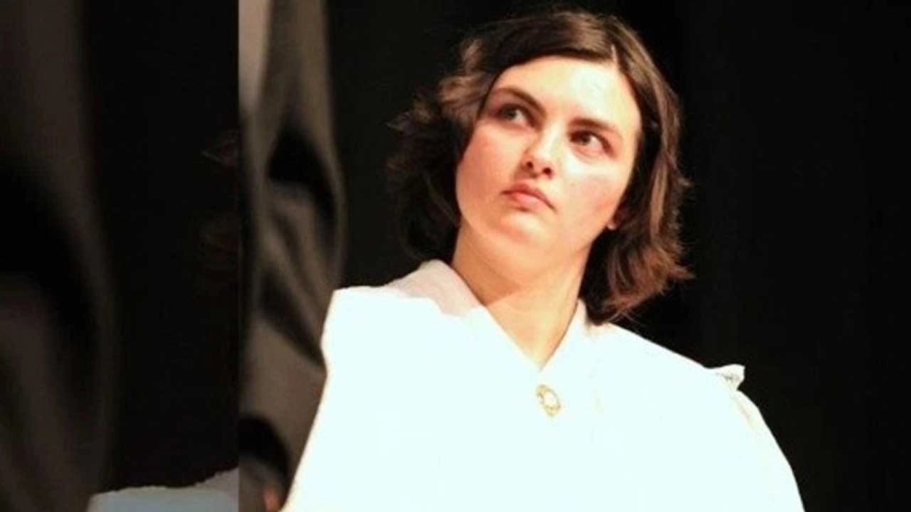 জনপ্রিয় গায়িকা ও অভিনেত্রী ডেসিরে মার্টিন