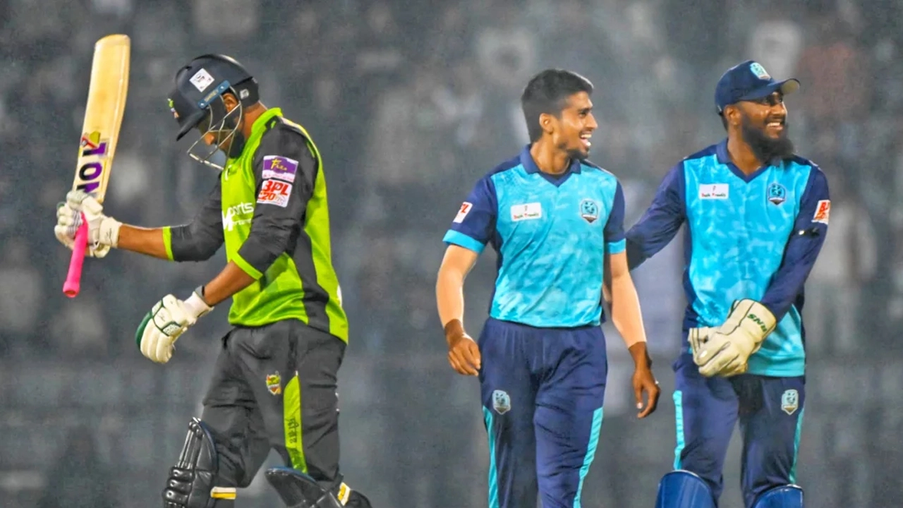 হ্যাটট্রিকের পর রানার এই হাসি শেষ পর্যন্ত থাকেনি।