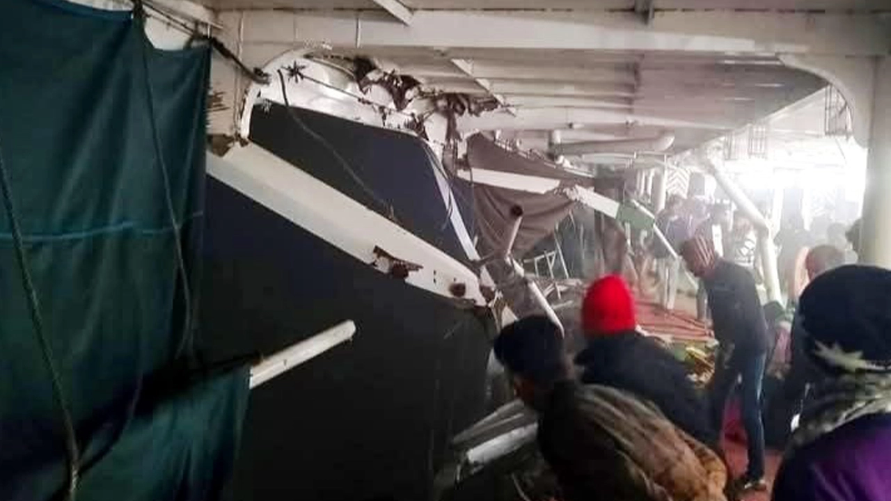 মেঘনা নদীতে দুই লঞ্চের সংঘর্ষ