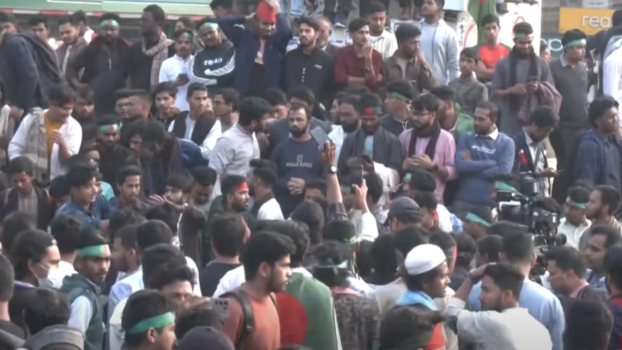 শাহবাগে মানুষরে ঢল