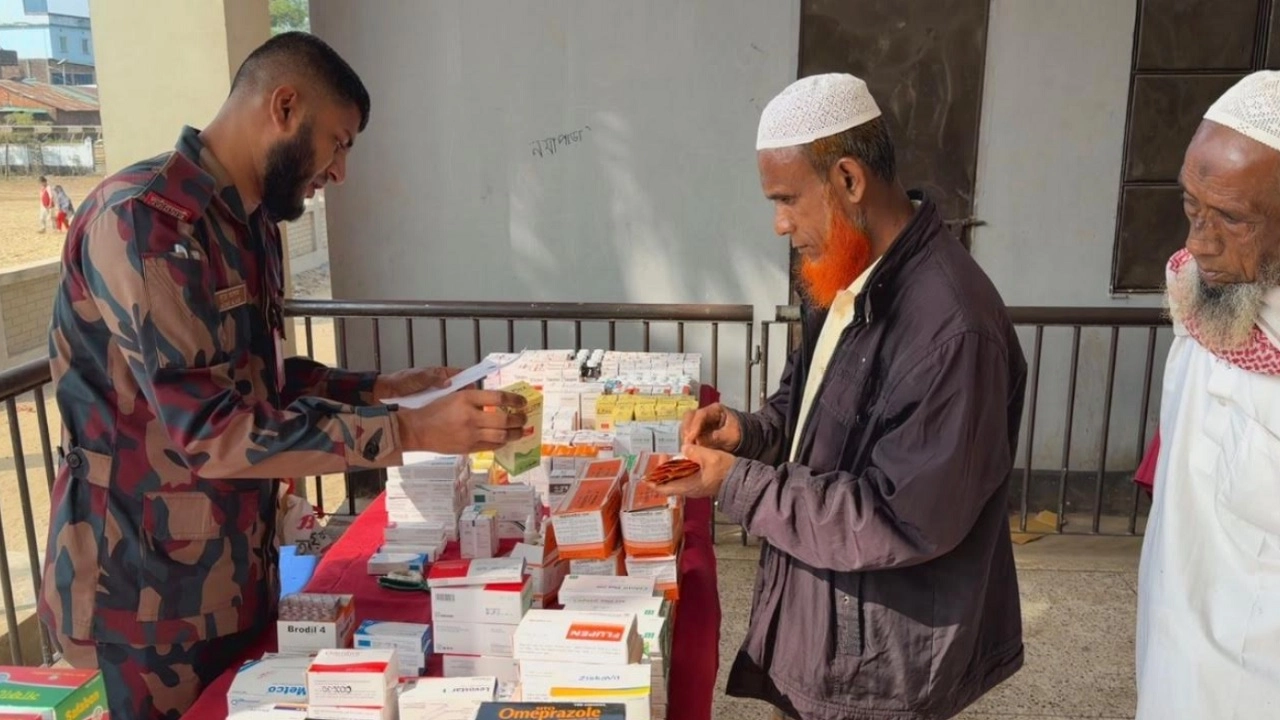 বিজিবির ফ্রি চিকিৎসা ও ওষুধ বিতরণ