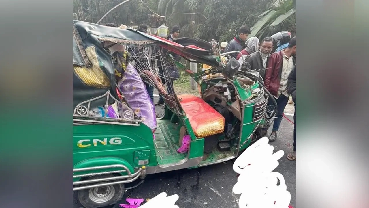 ট্রাক–সিএনজি সংঘর্ষ