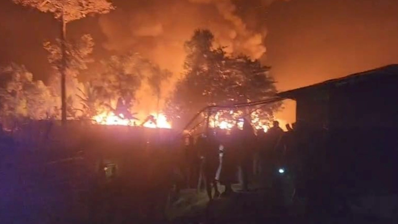 কক্সবাজারের টেকনাফে রোহিঙ্গা ক্যাম্পে আগুন