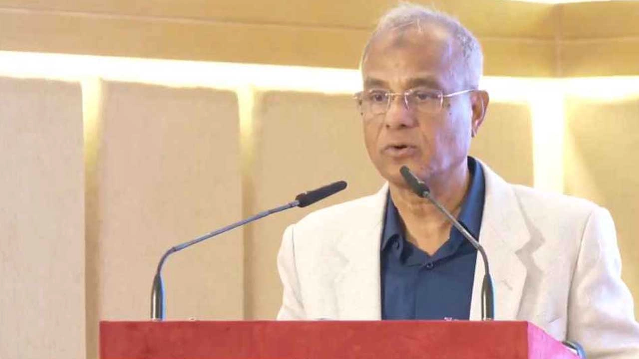 স্বরাষ্ট্র উপদেষ্টা লেফটেন্যান্ট জেনারেল (অব.) জাহাঙ্গীর আলম চৌধুরী