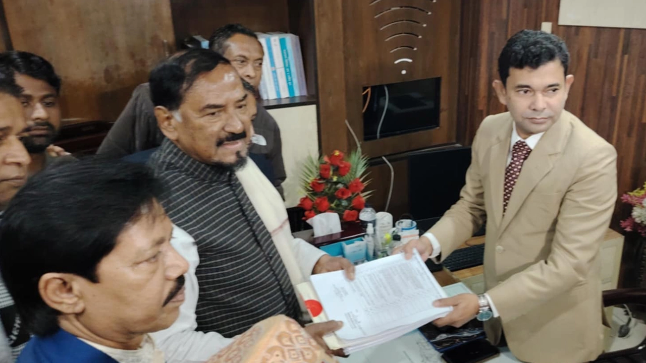 মনোনয়ন ফরম জমা দিলেন মেজর (অব.) হাফিজ উদ্দিন আহমেদ বীর বিক্রম