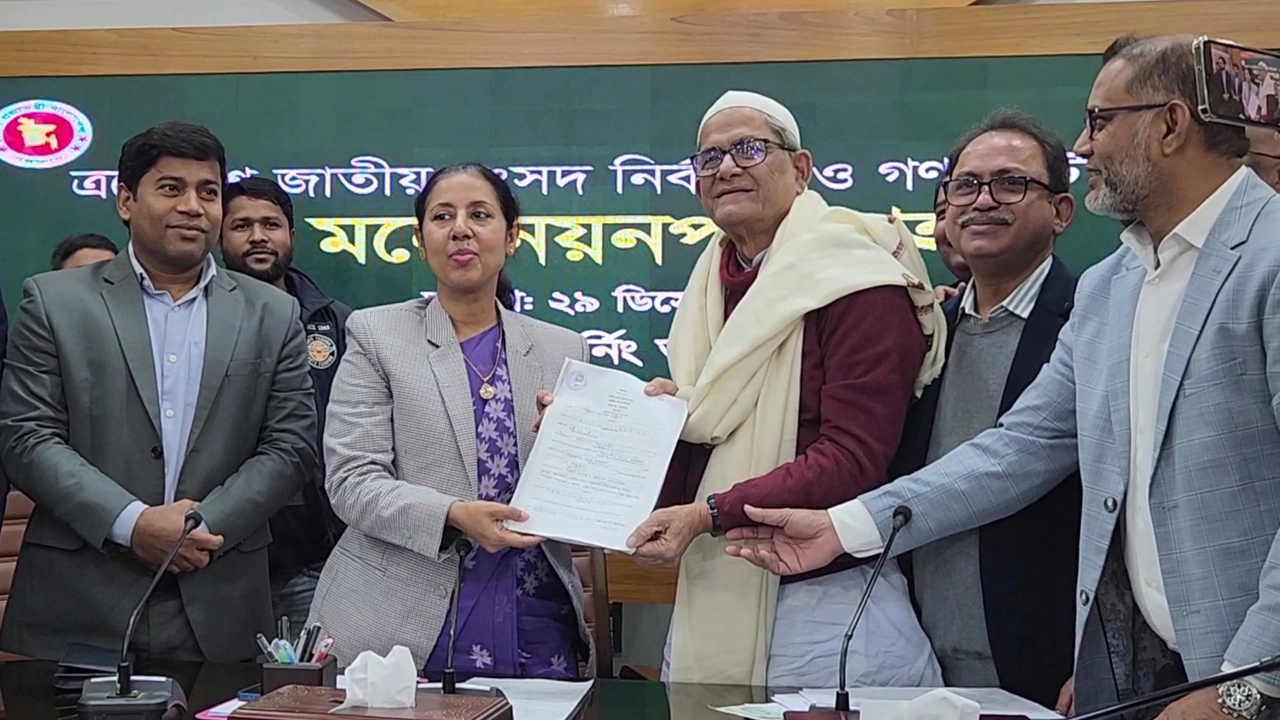 মনোনয়ন দাখিল করলেন বিএনপির মহাসচিব মির্জা ফখরুল ইসলাম আলমগীর