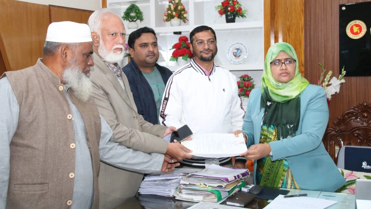 সাতক্ষীরার চারটি সংসদীয় আসনে দলীয় মনোনয়নপত্র জমা দিয়েছে জাতীয় পার্টি