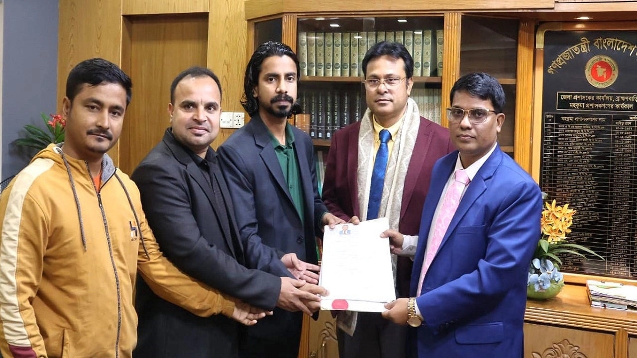 মনোনয়নপত্র জমা দিয়েছেন