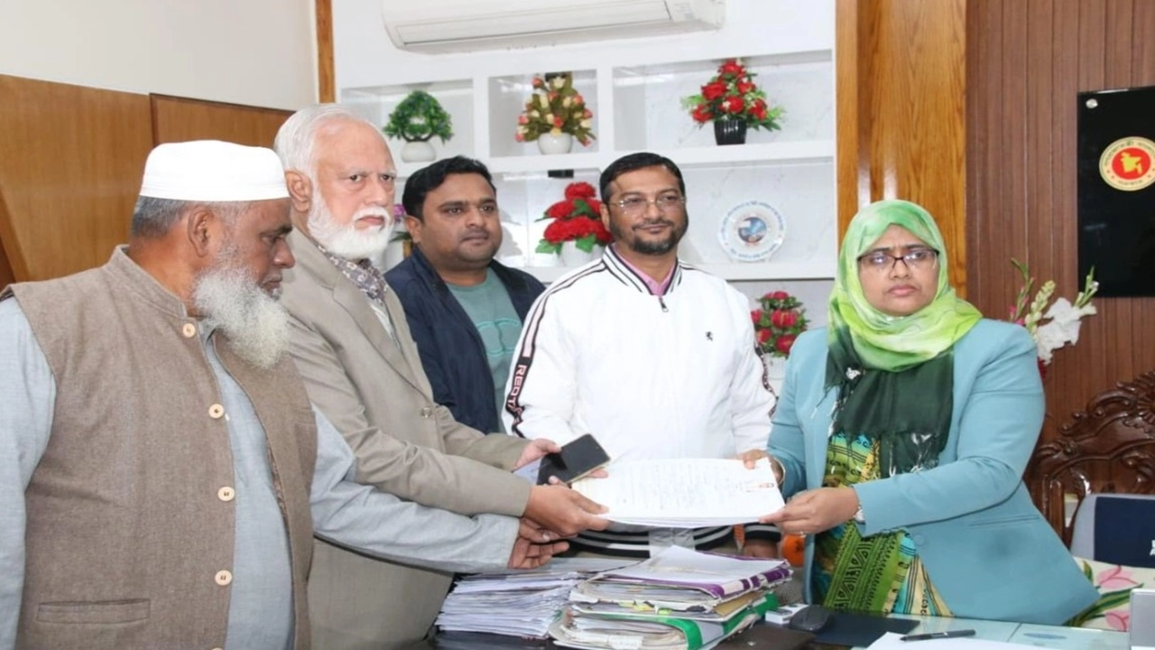 রাজনৈতিক দল ও স্বতন্ত্র প্রার্থীরা মনোনয়নপত্র জমা দিয়েছেন।