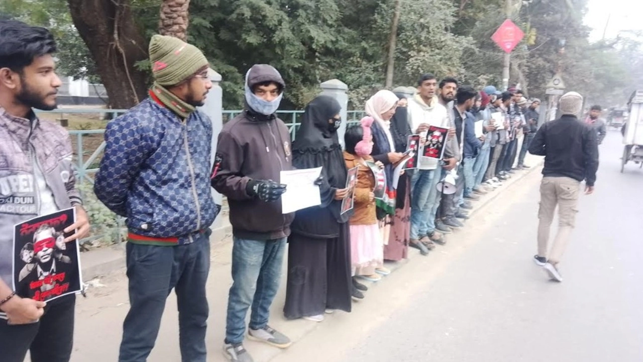 হাদি হত্যার খুনিদের গ্রেপ্তারের দাবিতে যশোরে মানববন্ধন