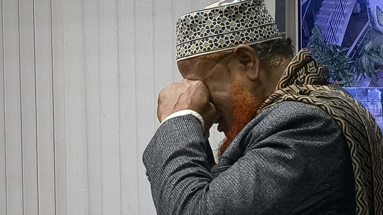 কান্নায় ভেঙে পড়েছেন আমার বাংলাদেশ (এবি) পার্টির মনোনীত প্রার্থী আব্দুল্লাহ বাদশা