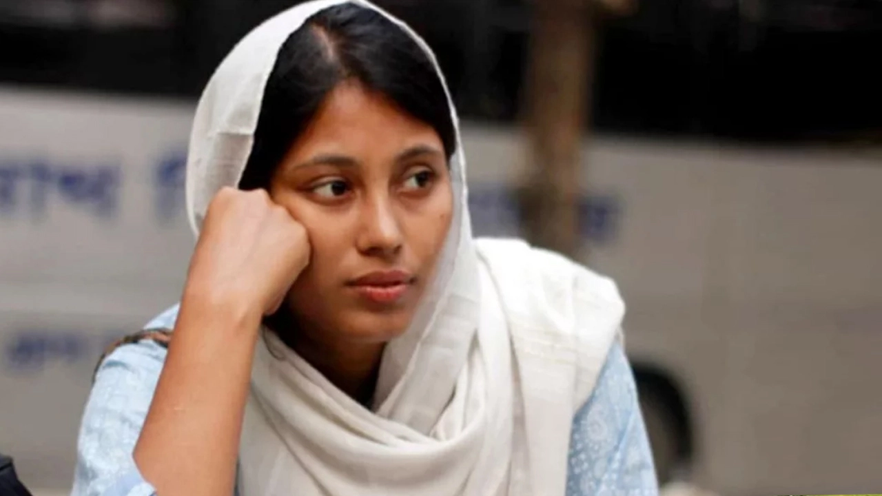 ইনকিলাব মঞ্চ ঢাকা বিশ্ববিদ্যালয় শাখার আহ্বায়ক ফাতিমা তাসনিম জুমা