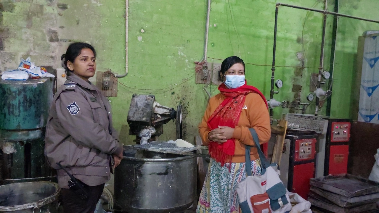 অস্বাস্থ্যকর পরিবেশে খাদ্য তৈরি