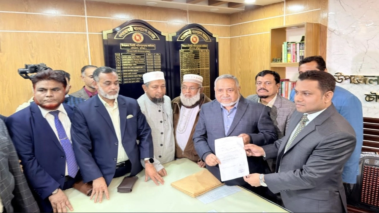 কুমিল্লা জেলার ১১টি সংসদীয় আসনে মনোনয়নপত্র জমা দিয়েছেন মোট ১০৭ জন প্রার্থী।