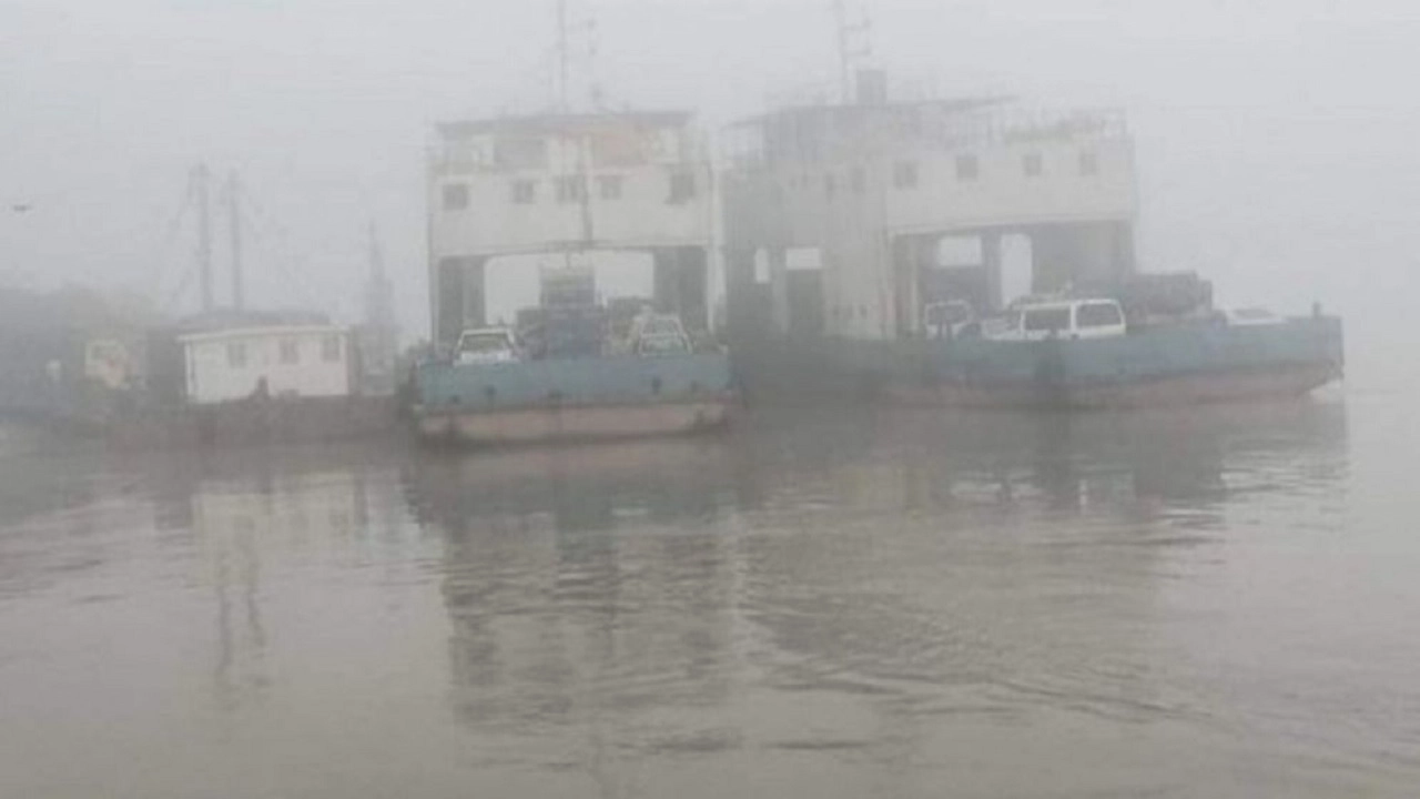 ফেরি চলাচল বন্ধ