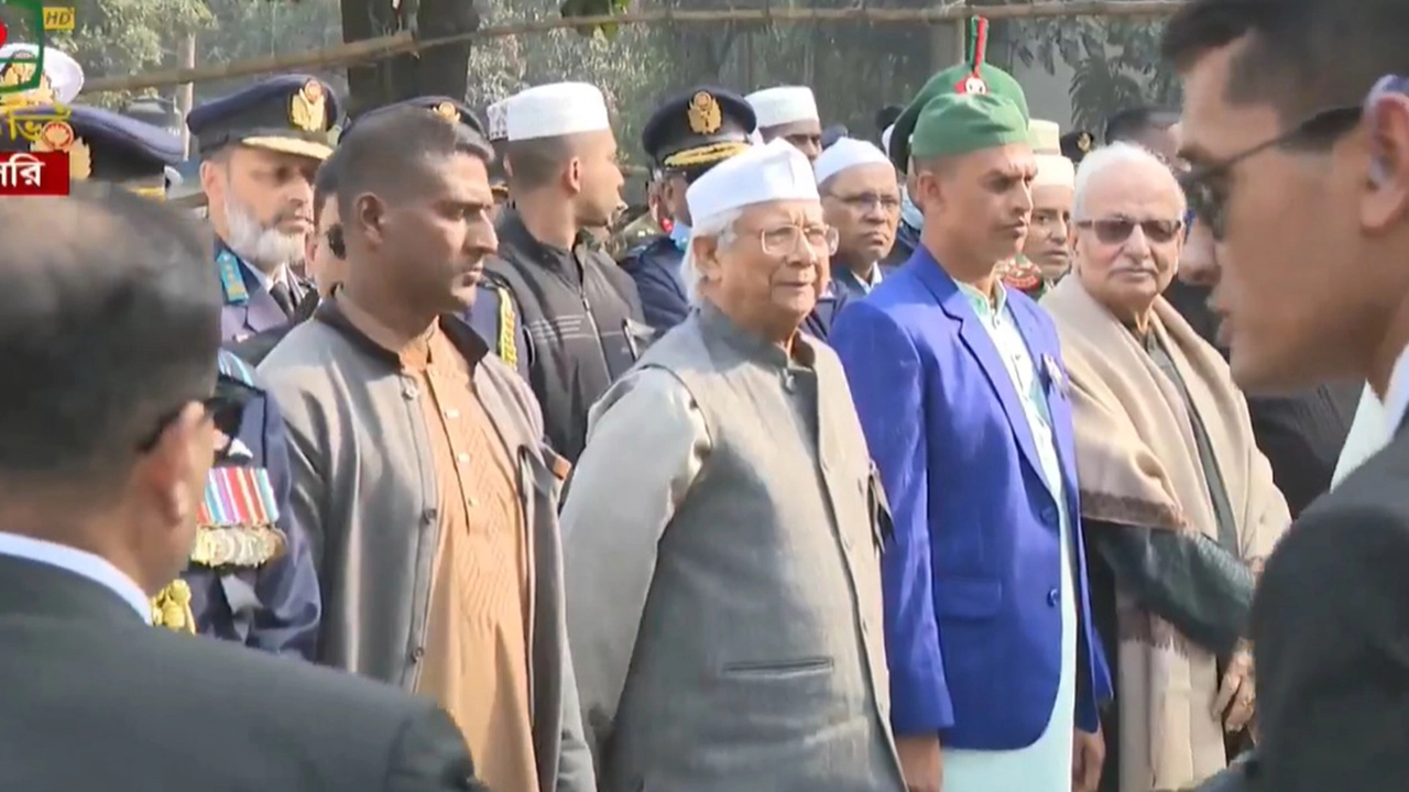 সাবেক প্রধানমন্ত্রী বেগম খালেদা জিয়ার জানাজায় অংশ নেন প্রধান উপদেষ্টা ড. মুহাম্মদ ইউনূস