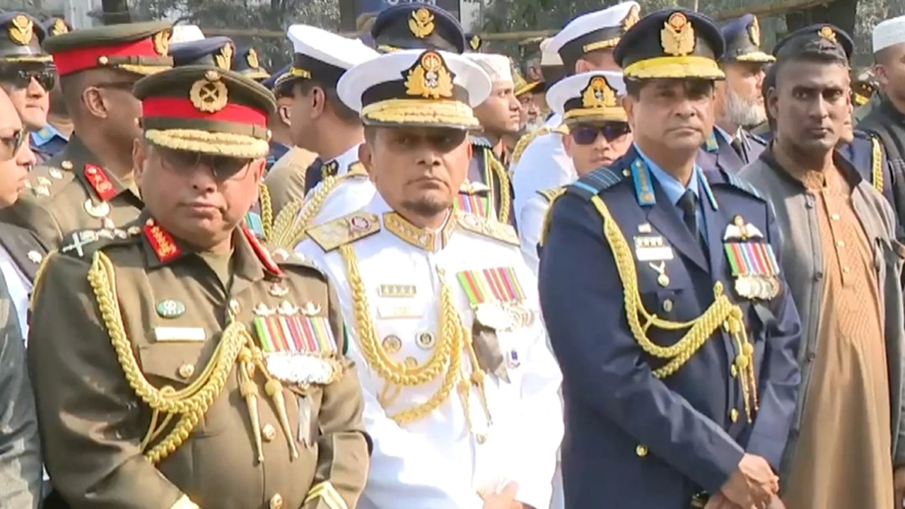 বেগম জিয়ার জানাজায় অংশ নিতে মানিক মিয়া অ্যাভিনিউতে তিন বাহিনী প্রধান।