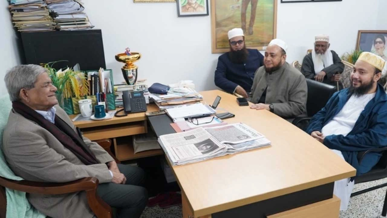 গুলশানে বিএনপি চেয়ারপারসনের কার্যালয়ে ছারছীন দরবার শরিফের পীর সাহেবের সঙ্গে সাক্ষাৎ