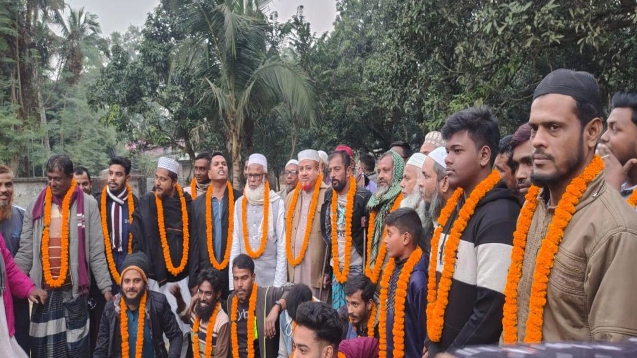 চুয়াডাঙ্গায় যুবদলের আহ্বায়কসহ বিএনপির ১৫ নেতা কর্মীর জামায়াতে যোগদান