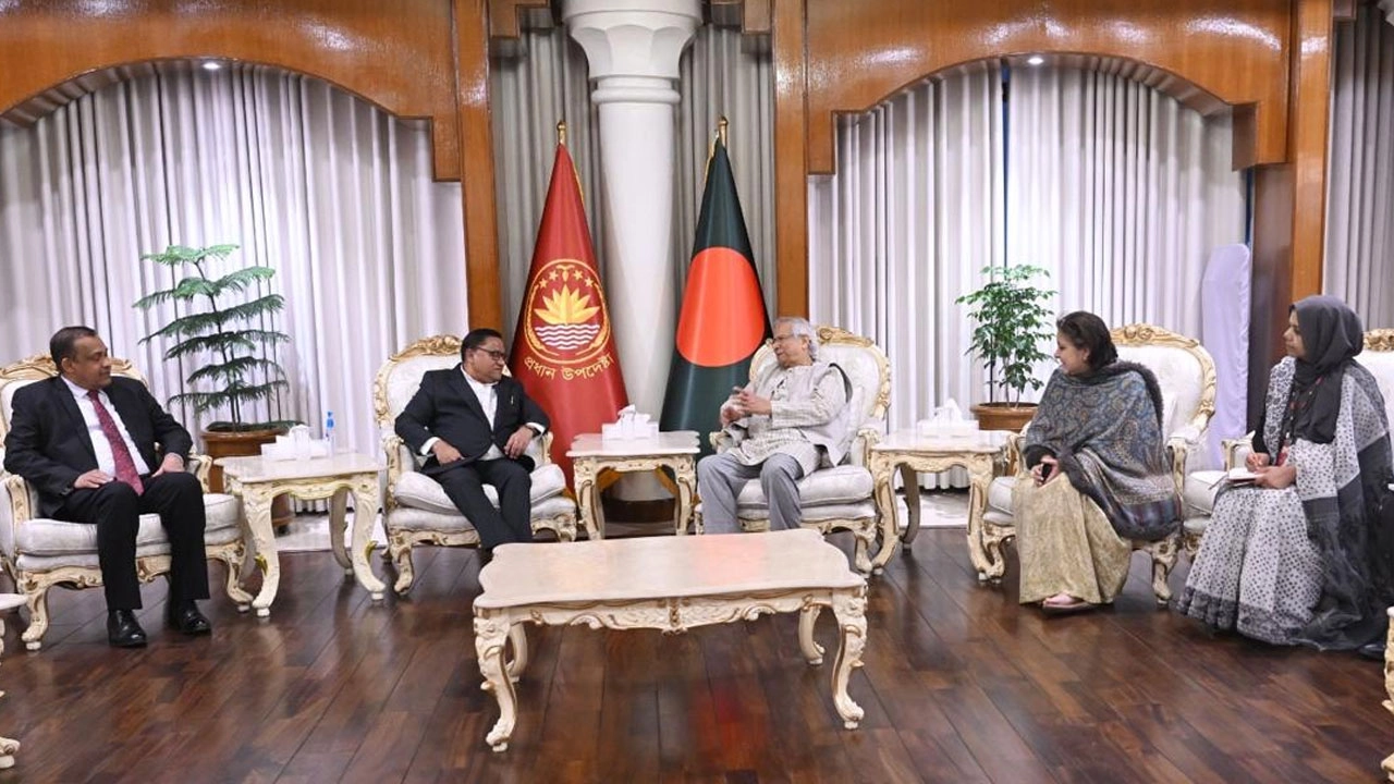প্রধান উপদেষ্টা ড. মুহাম্মদ ইউনূসের সাথে বৈঠকে বিভিন্ন দেশের প্রতিনিধিরা