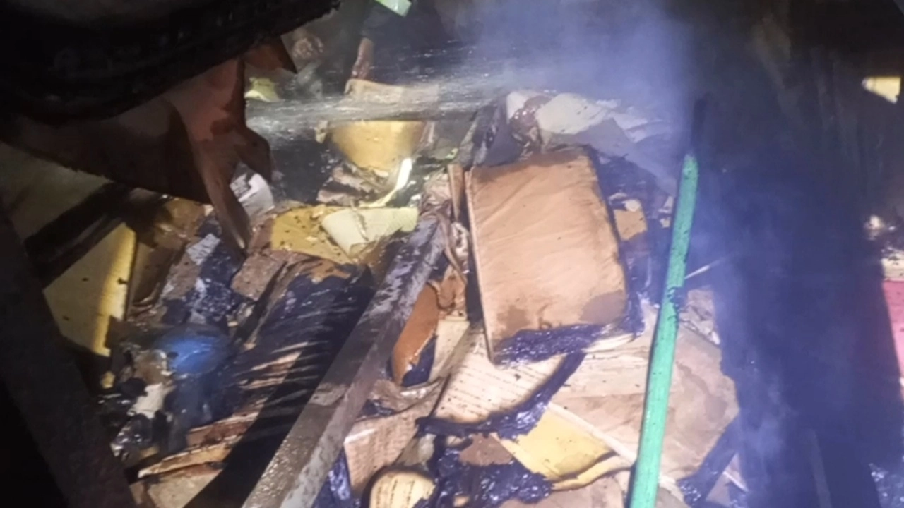 আগুনে পুড়ে যাওয়া ২০০ বছর আগেরর দলিল-দস্তাবেজ