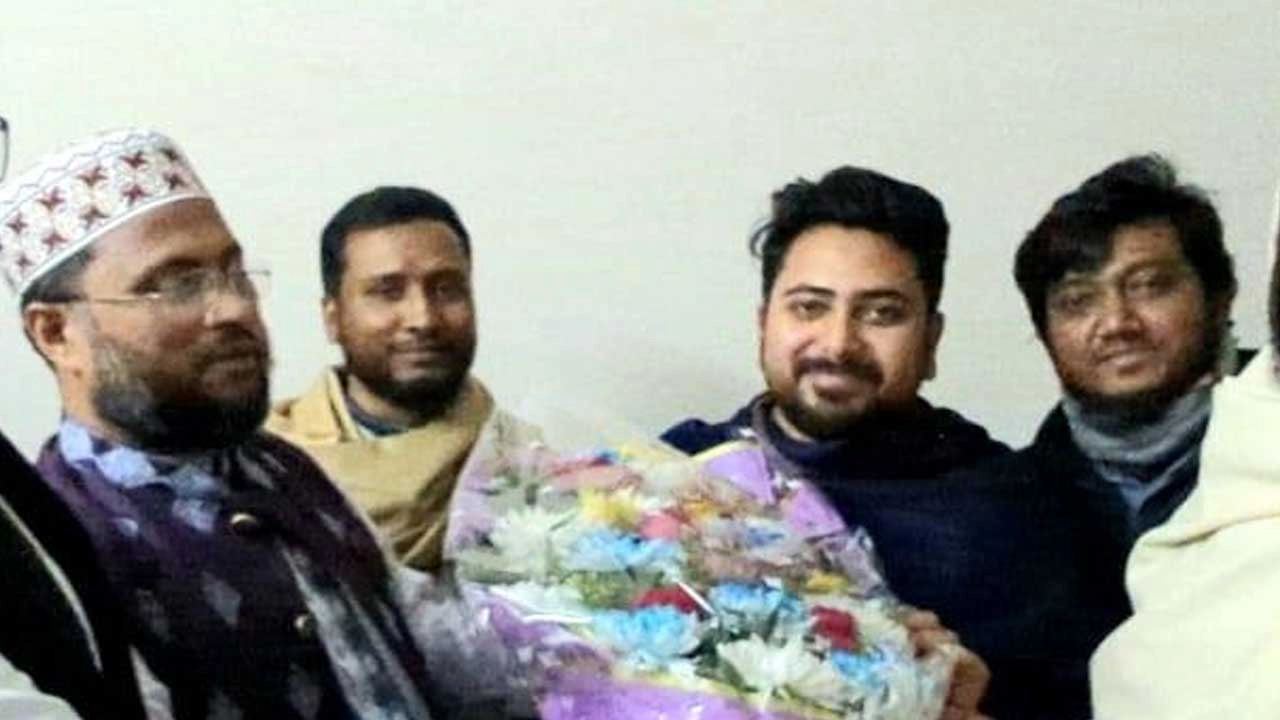 নাহিদ ইসলামের ফেসবুক ফেস থেকে ছবিটি নেয়া