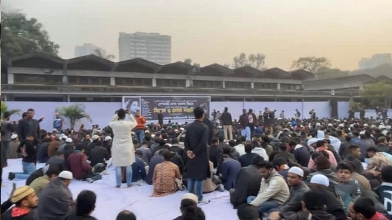 খালেদা জিয়ার আত্মার মাগফিরাত কামনায় ঢাবিতে ছাত্রদলের দোয়া মাহফিল