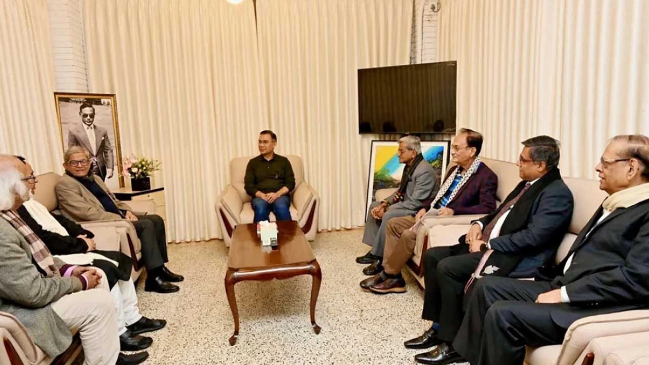 শনিবার (৩ জানুয়ারি) রাতে বিএনপির গুলশান কার্যালয়ে এ বৈঠক অনুষ্ঠিত হয়