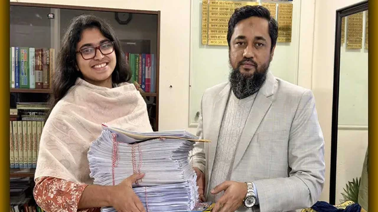 নির্বাচন কমিশনে ভোটারের স্বাক্ষরযুক্ত প্রমাণ জমা দেন তাসনিম জারা