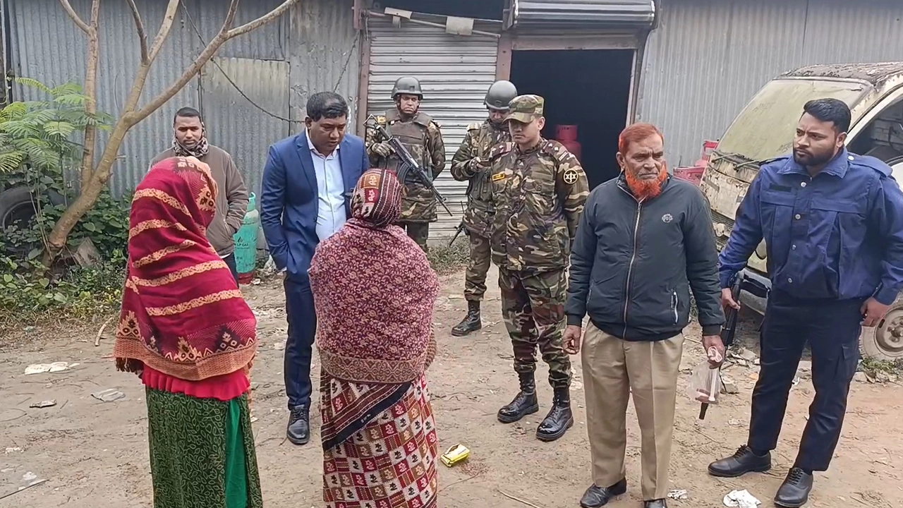 টাঙ্গাইলে অতিরিক্ত গ্যাস সিলিন্ডার বিক্রির দায়ে জরিমানা