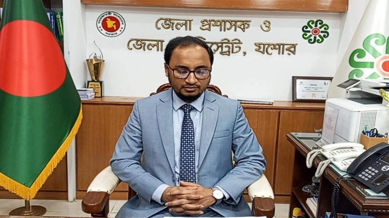 রিটার্নিং কর্মকর্তা ও জেলা প্রশাসক মোহাম্মদ আশেক হাসান