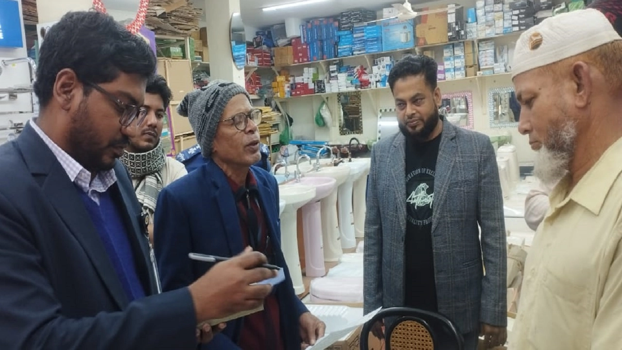 বেশি দামে গ্যাস সিলিন্ডার বিক্রি করায় জরিমানা আদায়