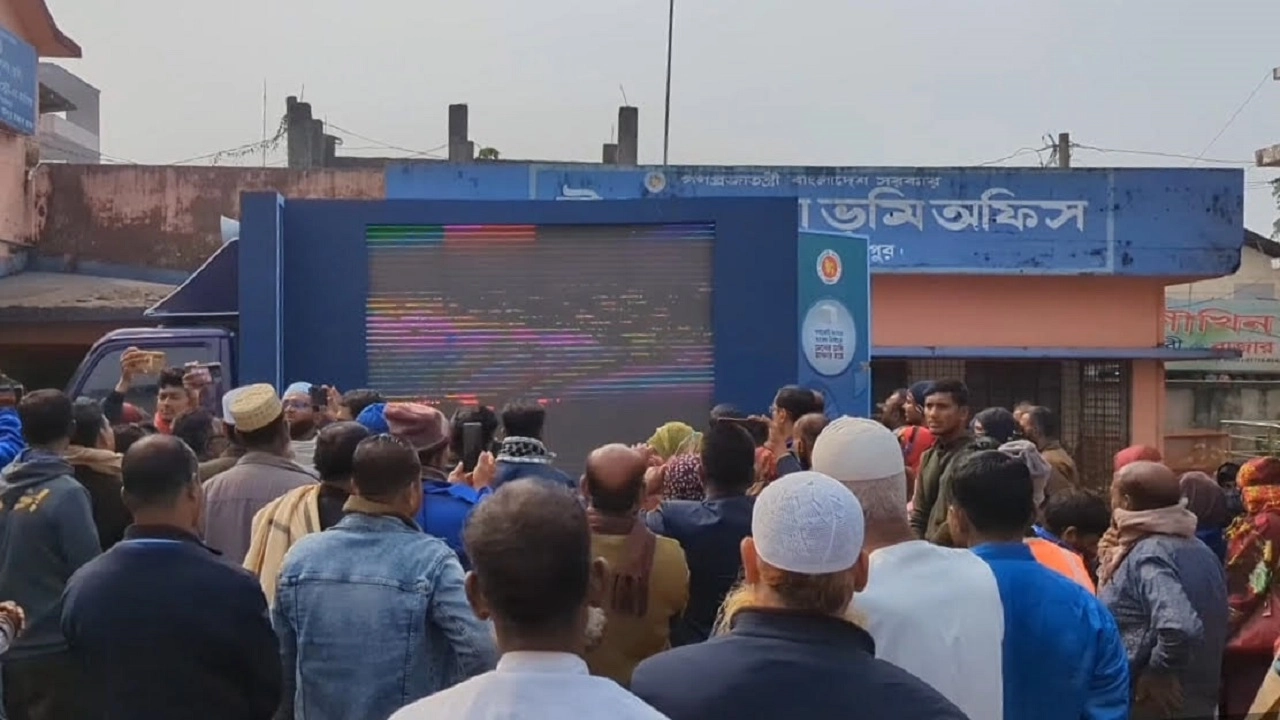 ভোটের গাড়ির প্রদর্শনী