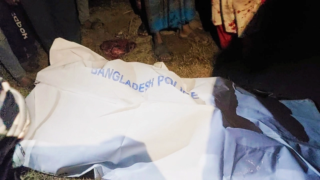 বাসের ধাক্কায় কৃষক নিহত