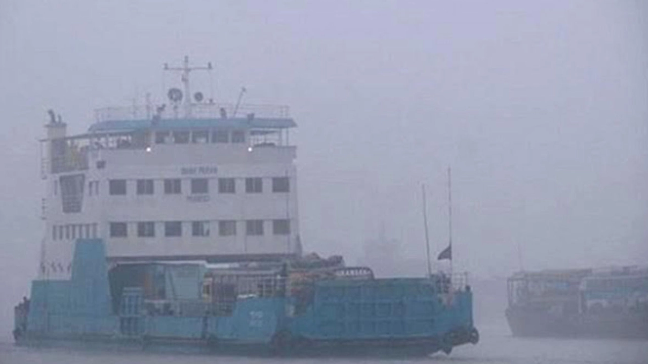 ফেরি চলাচল বন্ধ