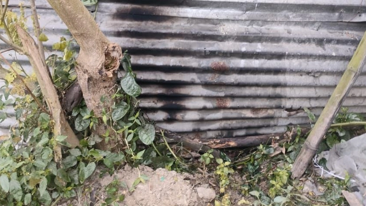 শ্রমিক কল্যাণ ফেডারেশন নেতার বাড়িতে অগ্নিসংযোগ