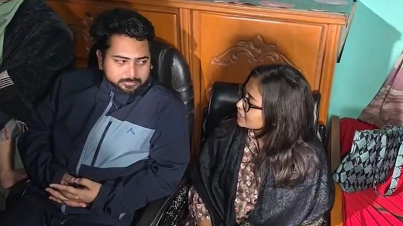 সুরভীর বাসায় নাহিদ ইসলাম