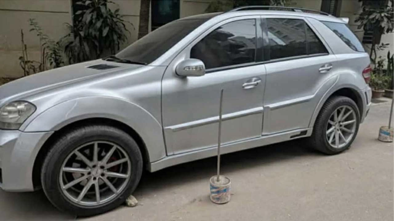 পাঁচলাইশ থানার হেফাজতে গাড়ি রাখা হয়েছে। ছবি: সংগৃহীত