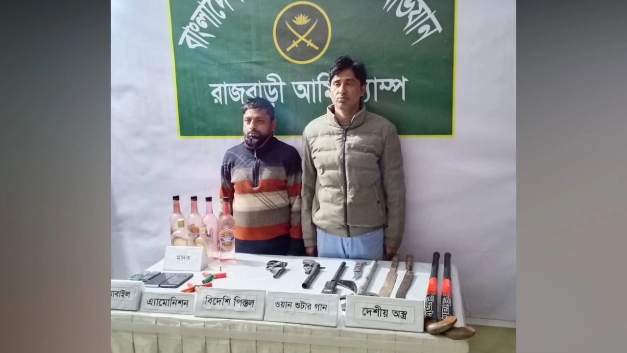দেশীয় অস্ত্রসহ দুই চিহ্নিত সন্ত্রাসী গ্রেফতার