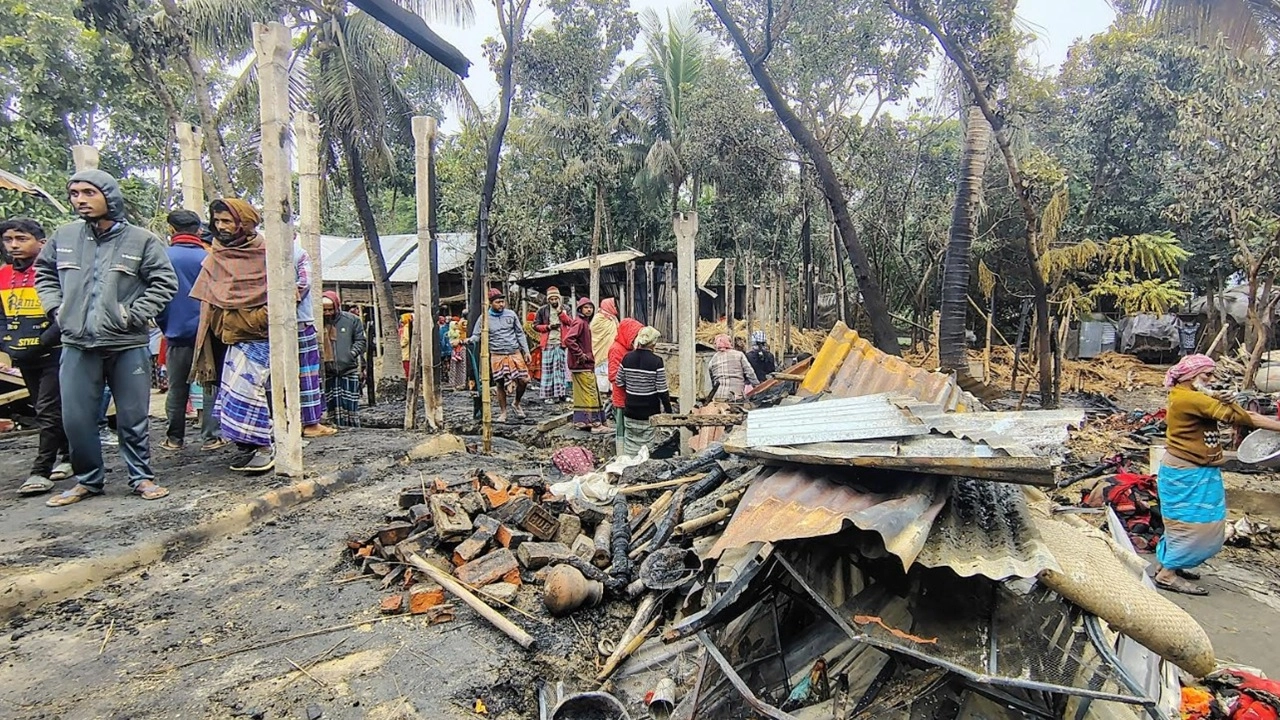 পাংশায় অগ্নিকাণ্ডে ৪ পরিবার